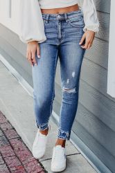 Women’s Distressed Jeans with Frayed Hem