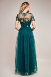 Дамска дълга рокля в изумрудено зелено от тюл с бродирана горна част и сатенен колан