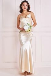 Дамска дълга сатенена рокля GODDIVA в цвят шампанско с паднало деколте и ефектен гръб - официална вечерна рокля