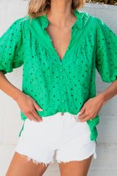 Дамска блуза в зелено с къси бухнали ръкави и бродерия, 100% памук