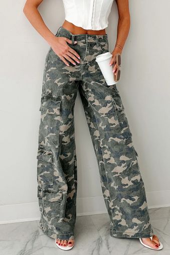 Women’s Wide-Leg Camo Cargo Jeans