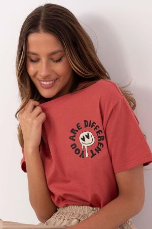 Clay Red Graphic T-shirt with “You Are Different” and “I Like You” Print