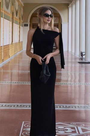 One-Shoulder Black Dress with Clean Straight Cut