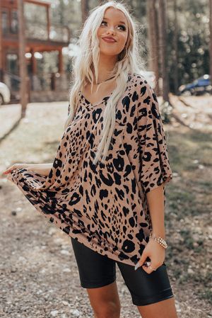 Дамска "oversized" тениска в кафяво с V-образно деколте и леопардов принт