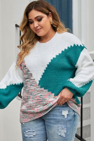 Women’s Plus Size Plush Sweater with Geometric Print