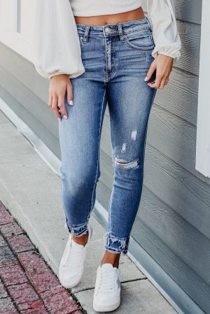 Women’s Distressed Jeans with Frayed Hem