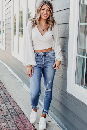 Women’s Distressed Jeans with Frayed Hem