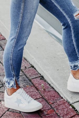 Women’s Distressed Jeans with Frayed Hem