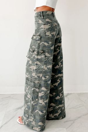 Women’s Wide-Leg Camo Cargo Jeans