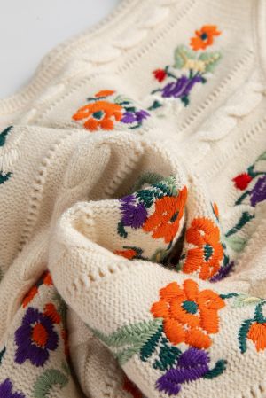 Women’s Beige Sleeveless Knitted Sweater with Floral Embroidery