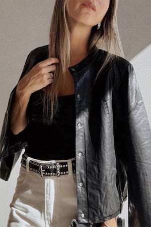 Дамско черно яке от еко кожа с копчета и свободна кройка