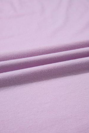 Дамска блуза в лилаво с флорални апликации по ръкавите, макси размери