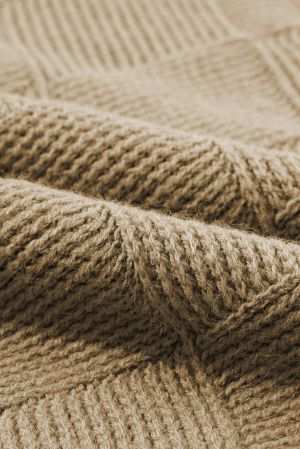 Дамски бежов пуловер с ръкави тип прилеп и V-образно деколте