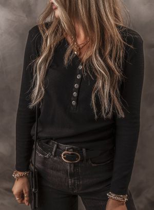 Дамска черна блуза с копчета и V-образно деколте
