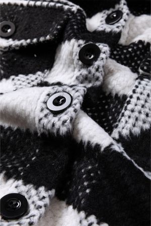 Дамска черно-бяла карирана риза тип яке