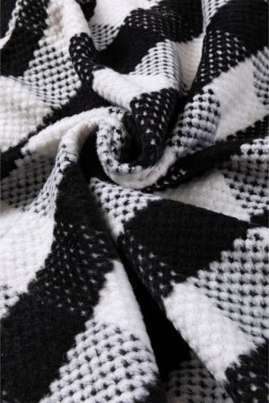 Дамска черно-бяла карирана риза тип яке