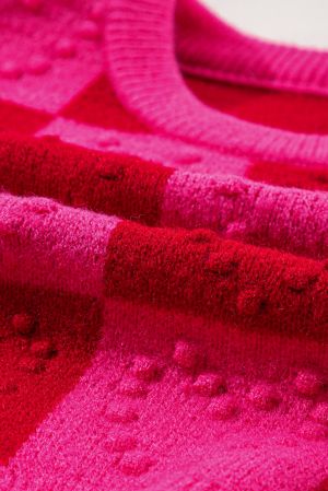 Дамски пуловер в червено и розово с релефни сърца