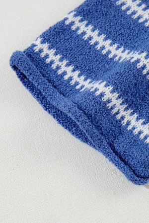 Дамски свободен пуловер на райе в синьо и бяло