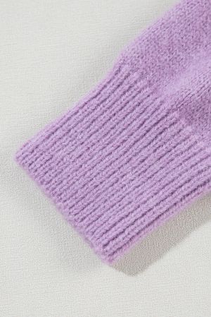 Дамски пуловер в лилаво и ментово със светъл триъгълен акцент