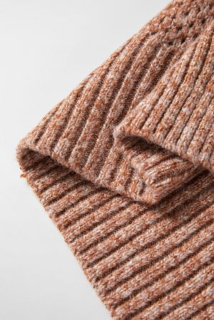 Дамски кафяв пуловер с V-образно деколте