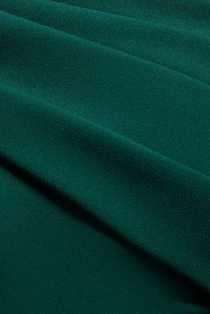 Дамска дълга изумрудено зелена рокля с голо рамо и елегантна драперия