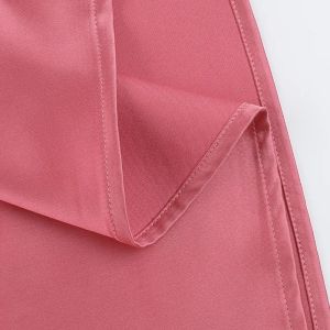 Дамска розова сатенена дълга рокля без презрамки