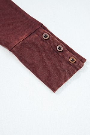 Дамска блуза в цвят бордо с дълъг ръкав, декоративни шевове и копчета на маншетите