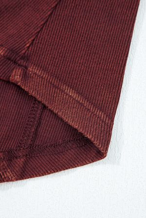 Дамска блуза в цвят бордо с дълъг ръкав, декоративни шевове и копчета на маншетите