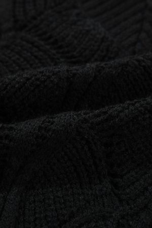 Дамски черен пуловер с V-образно деколте