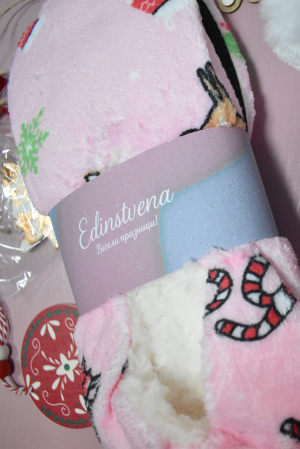 Christmas Plush Slippers in Pink