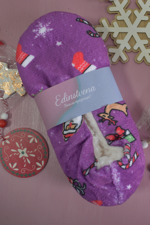Коледни пухкави пантофи в лилаво с ефектен принт
