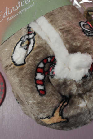 Christmas Plush Slippers in Beige