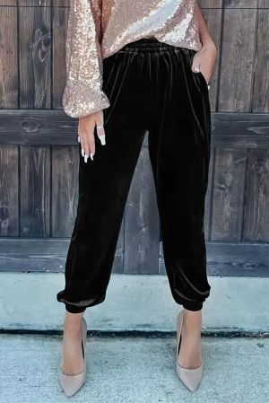 Дамски кадифен джогър панталон в черно