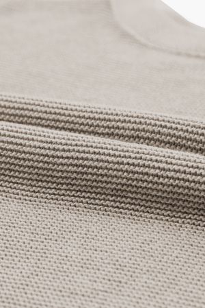 Дамски бежов пуловер с къси ръкави тип прилеп и висока яка