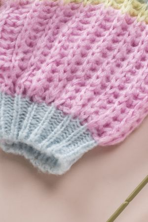 Дамска плетена жилетка в пастелни цветове, с широки ръкави и свободна кройка