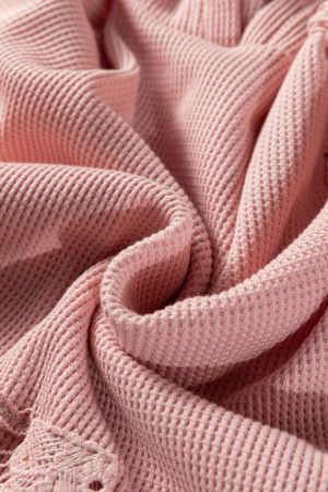 Дамски розов суичър с качулка и флорална дантела