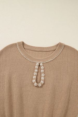 Дамска бежова плетена рокля тип пуловер с перлени акценти