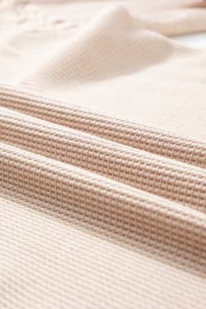 Дамска блуза в бежово с дълги ръкави с бродерия