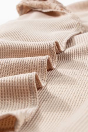 Дамска блуза в бежово с дълги ръкави с бродерия