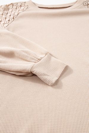 Дамска блуза в бежово с дълги ръкави с бродерия