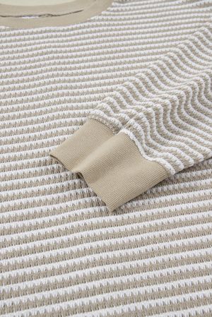 Дамска блуза на райе в бежово и бяло с широк комфортен силует