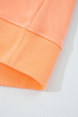 Дамски оранжев суичър с качулка, джоб и флорални мотиви