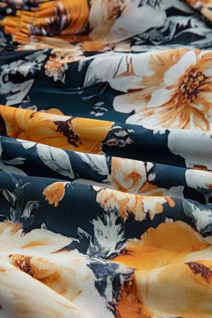 Дамска блуза с открити рамене и флорален принт