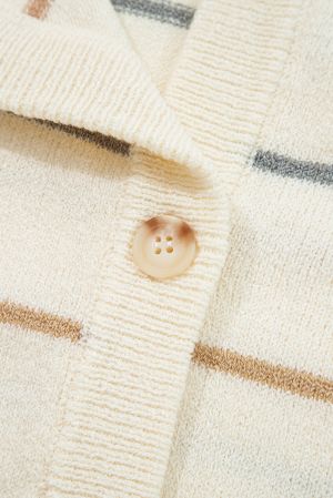 Дамска жилетка на райе в неутрални тонове