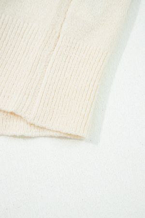 Дамска жилетка на райе в неутрални тонове