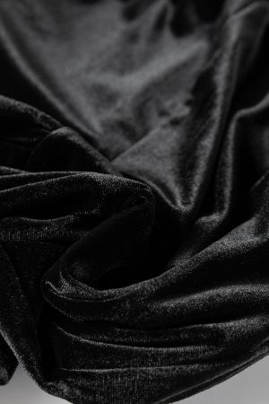 Дамски бляскав кадифен панталон в черно с връзки при талията