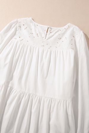 Дамска рокля в бяло с дълъг ръкав и бродерия