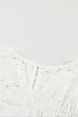 Дамска рокля в бяло с дълъг ръкав и бродерия