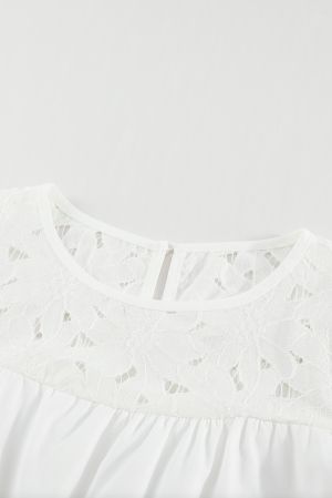 Дамска рокля в бяло с дълъг ръкав и бродерия