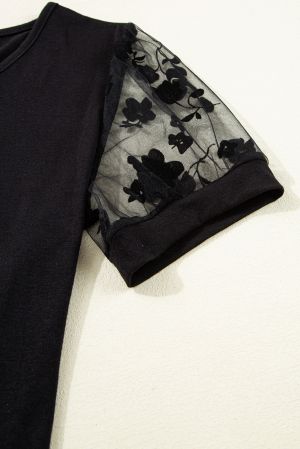 Дамска блуза в черно с детайли от флорален тюл